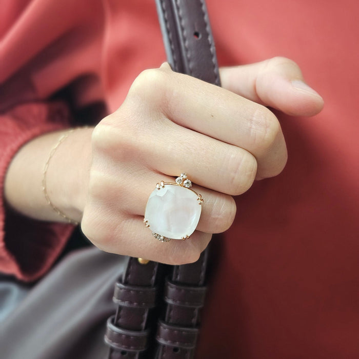 Geelgouden ring met parelmoersteen
