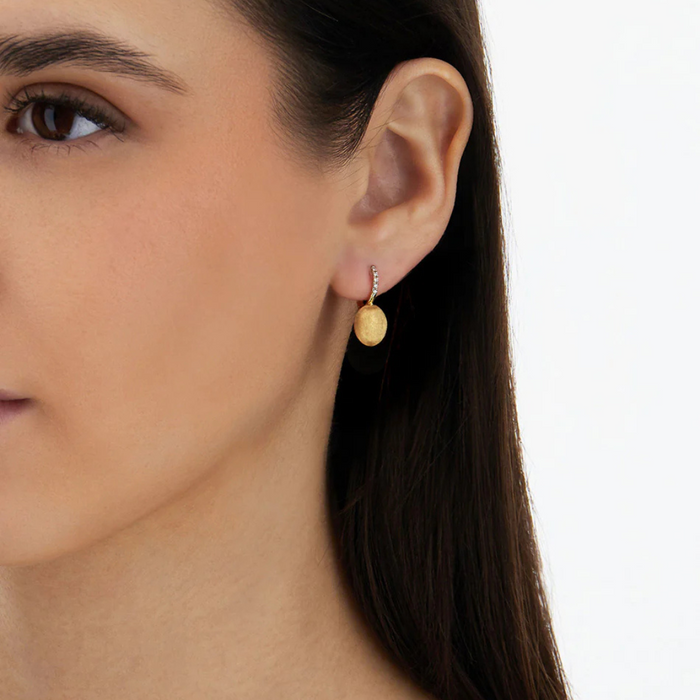 Nanis oorbellen in geelgoud met diamant