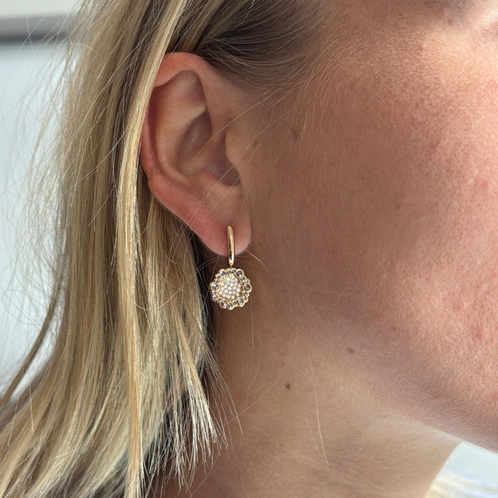 Oorbellen in roosgoud met bloemvormige zetting – 18kt