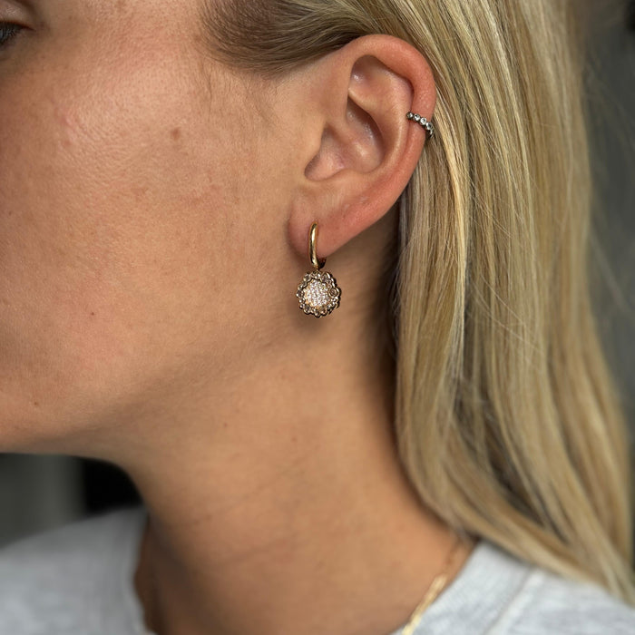Oorbellen in roosgoud met bloemvormige zetting – 18kt