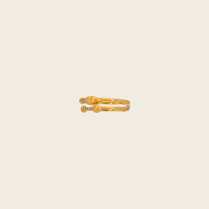 Ring geelgoud met structuur en diamanten