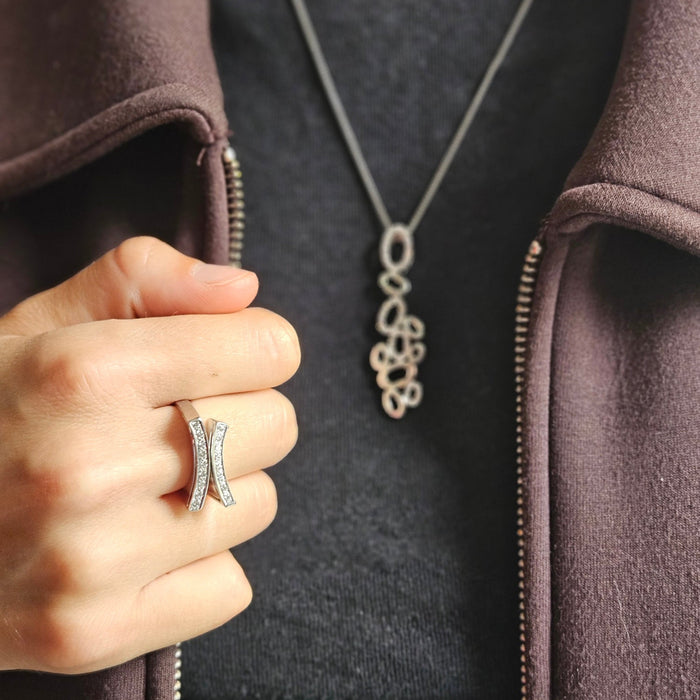 Witgouden ring met wavedesign