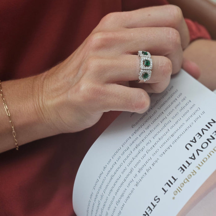 Witgouden ring met smaragd