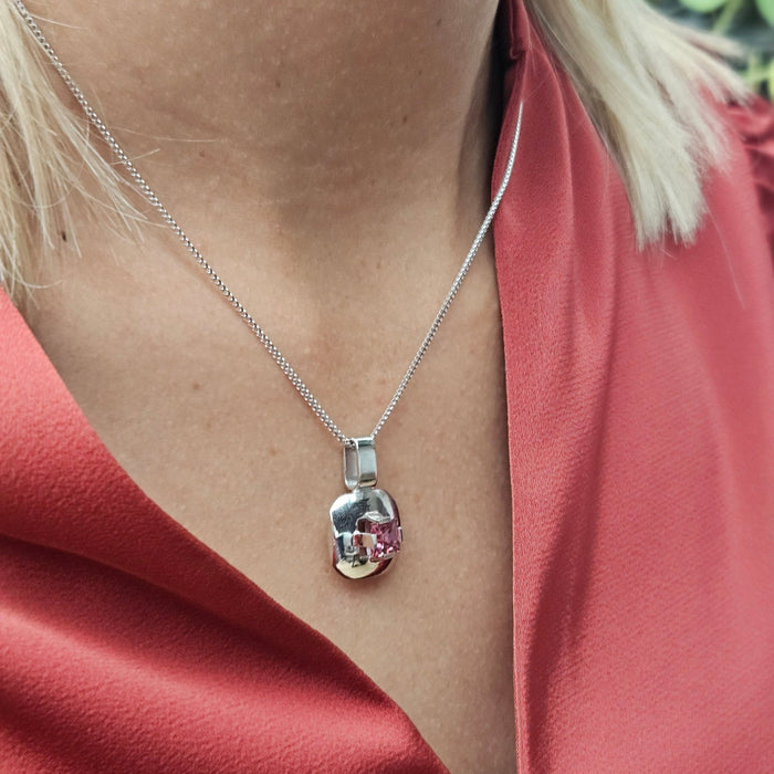 Witgouden hanger met roze toermalijn