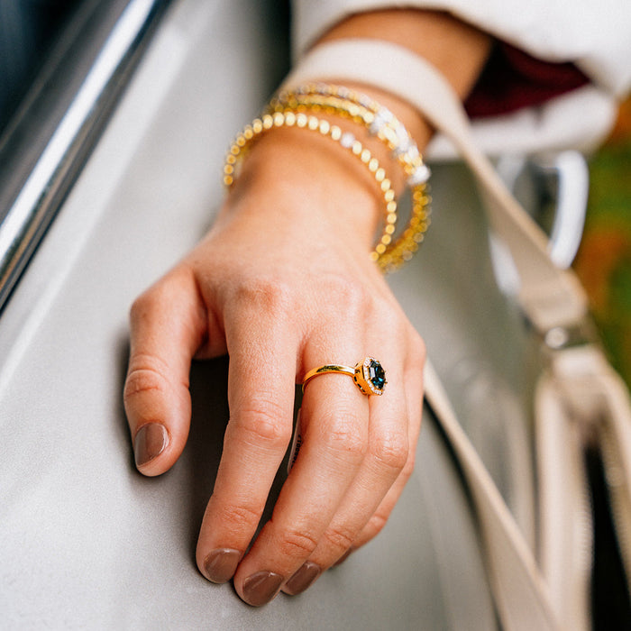 Geelgouden ring met diepe London Blue Topaas