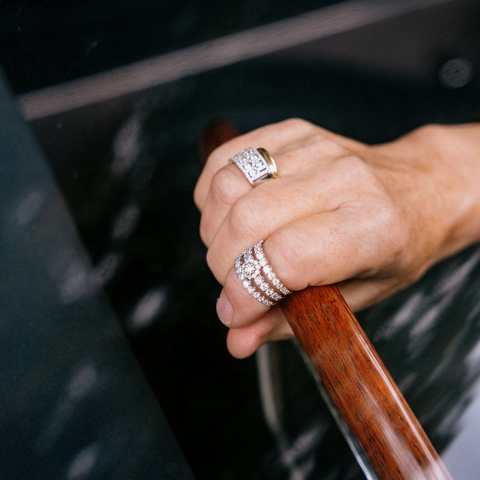 Witgouden ring met drie rijtjes diamant