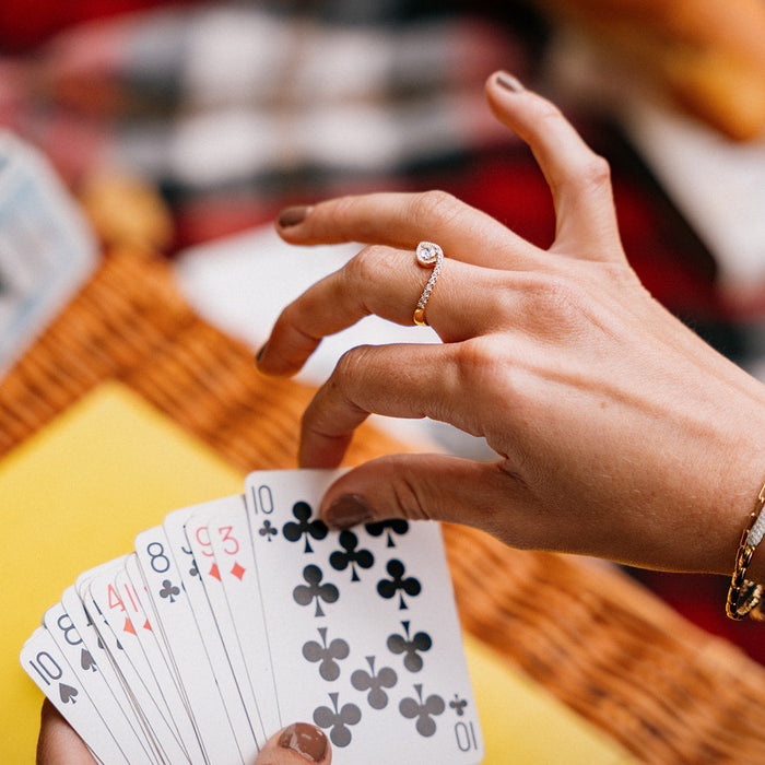 Gouden ring met peervormige diamant