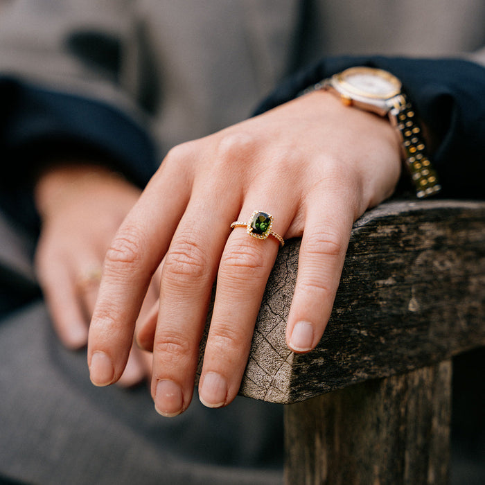 Ring met langwerpige cushion cut groene toermalijn