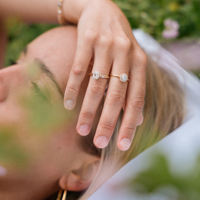 Ring geelgoud met baguette briljant en briljant halo