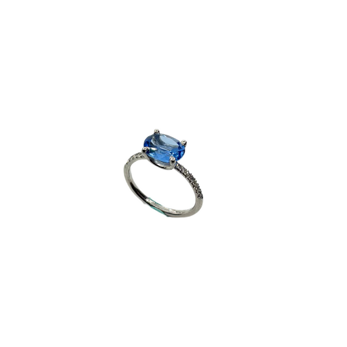 Ring witgoud met blauwe topaas en briljanten