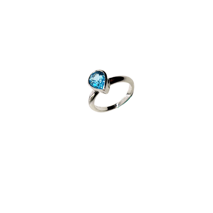 Ring witgoud met blauwe topaas