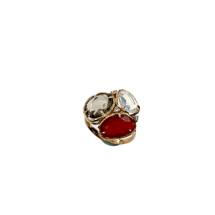 Ring statement met drie edelstenen in warme tinten
