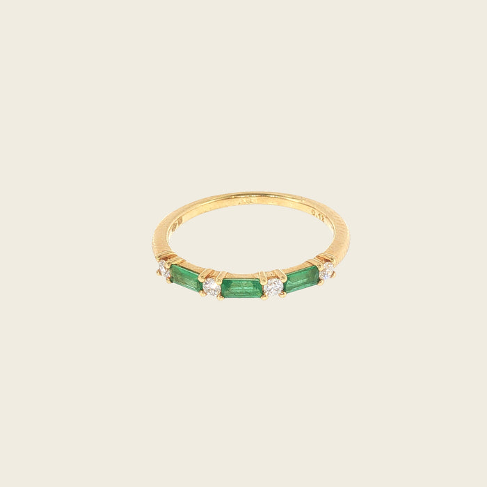 Fijne ring met smaragd en briljant