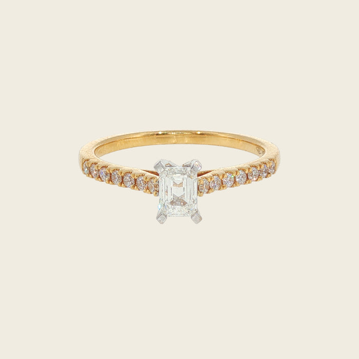 Gouden ring met emerald-cut diamant
