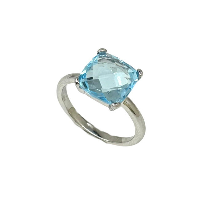 Ring witgoud met blauwe steen cushion cut