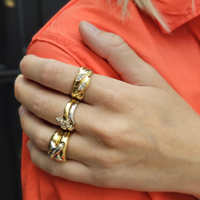 Geelgouden ring met twee markies geslepen zirkonia’s