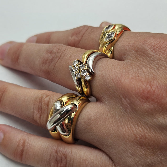 Ring geel- en witgoud met bloemzetting van briljanten