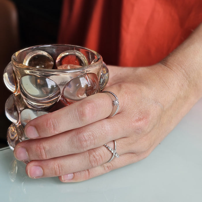 Witgouden ring met kruisvormige overlapping en briljantgeslepen diamant – 18kt