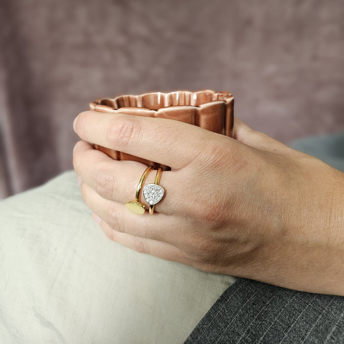 Ring in bicolor goud met driehoekig design en diamanten – 18kt