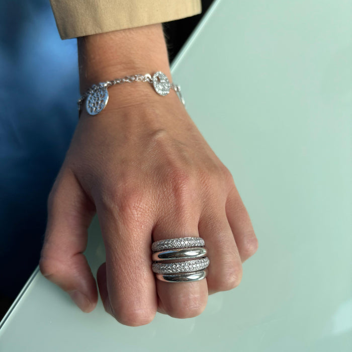 Ring in witgoud met brede pavé banen – 18kt