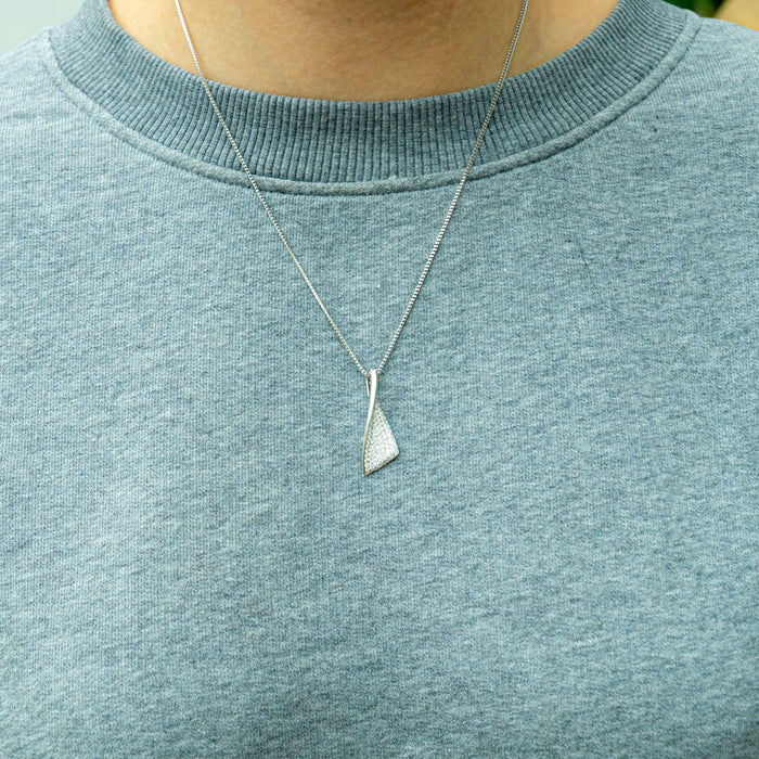 Witgouden hanger met pavé gezette diamanten