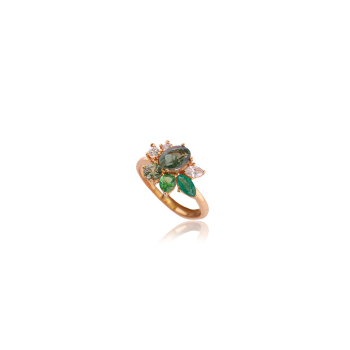 Ring met groene natuurstenen en diamant