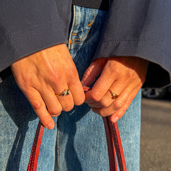 Ring met blauwe saffier in peer- en markiesvorm & briljant