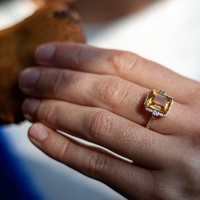 Ring met citrien emerald cut, Swiss blue topaas en briljant