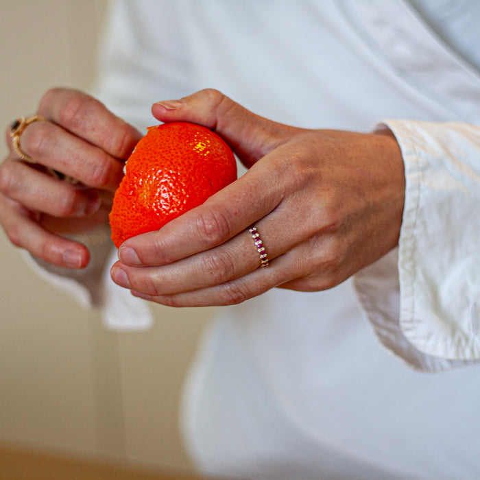 Half alliance ring met robijn en briljant