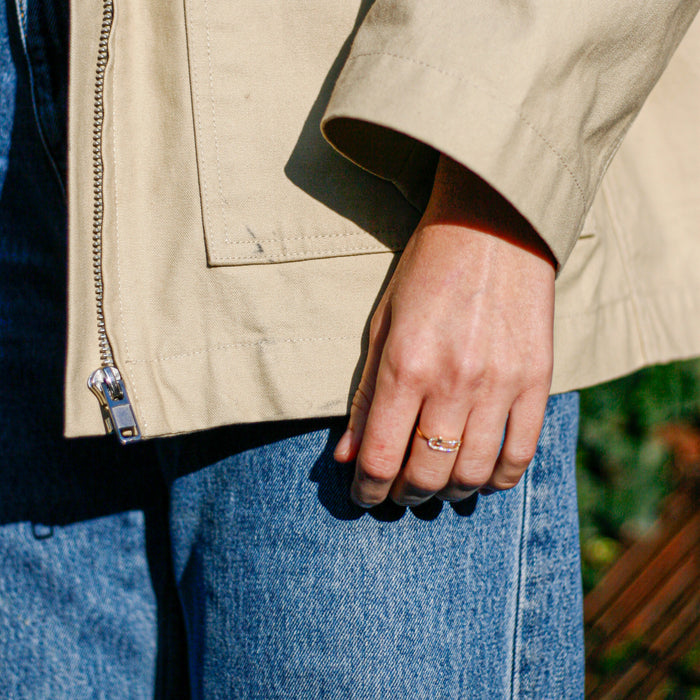 Ring in geelgoud met briljant en baguette