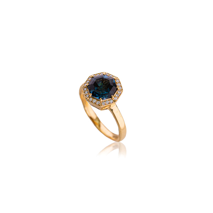 Geelgouden ring met diepe London Blue Topaas